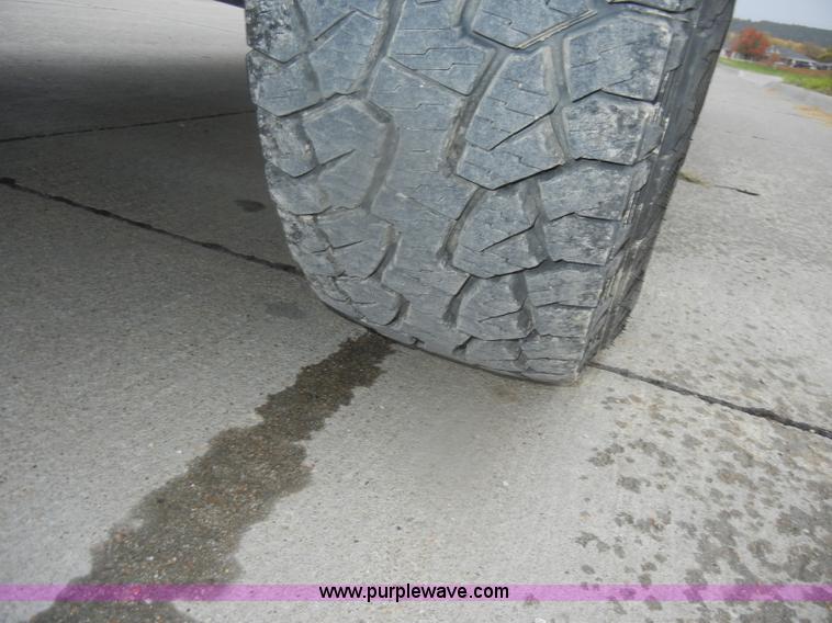 image for item D4800 1999 Chevrolet Silverado 1500 LS pickup truck