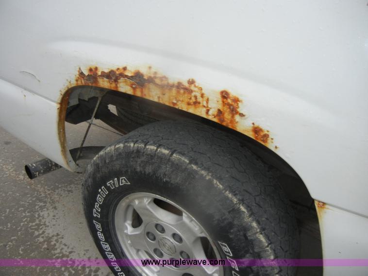 image for item D4800 1999 Chevrolet Silverado 1500 LS pickup truck