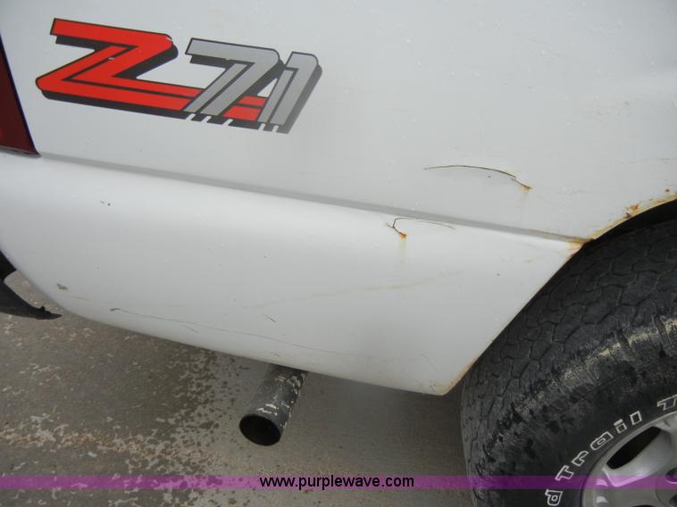 image for item D4800 1999 Chevrolet Silverado 1500 LS pickup truck