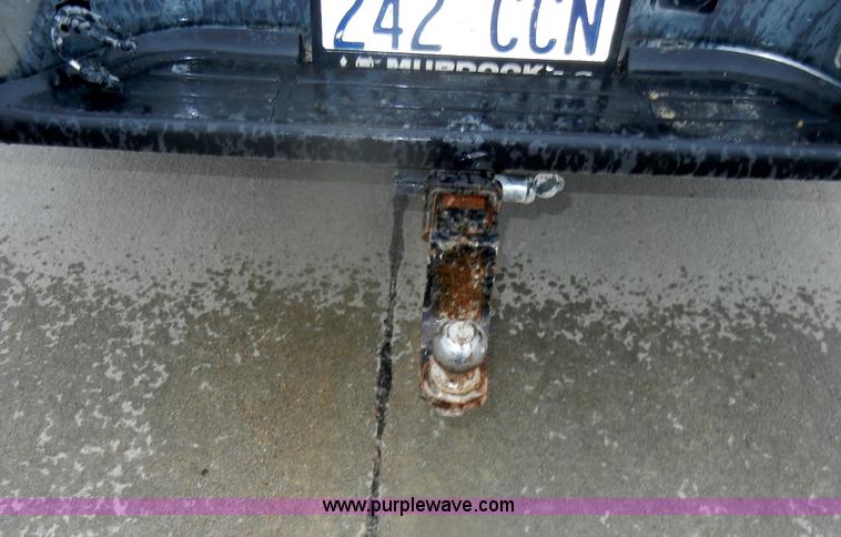 image for item D4800 1999 Chevrolet Silverado 1500 LS pickup truck