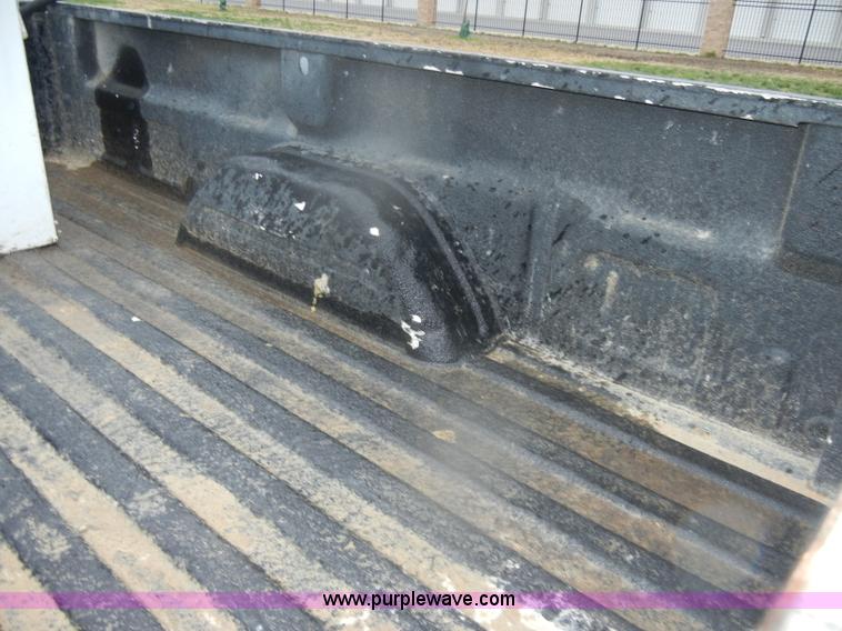 image for item D4800 1999 Chevrolet Silverado 1500 LS pickup truck