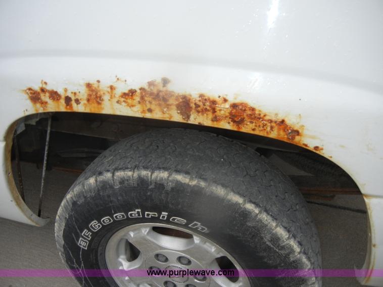 image for item D4800 1999 Chevrolet Silverado 1500 LS pickup truck