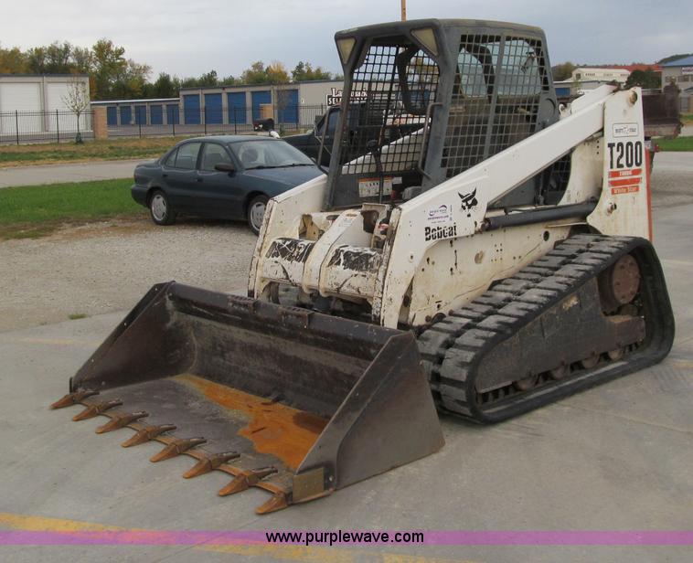 image for item D4806 2003 Bobcat T200 skid steer