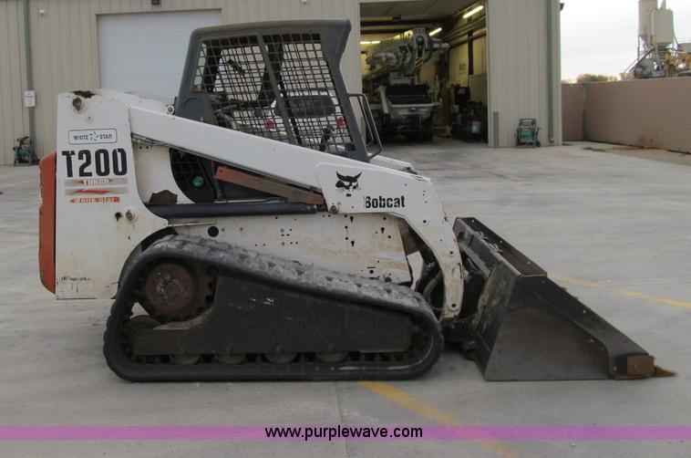 image for item D4806 2003 Bobcat T200 skid steer