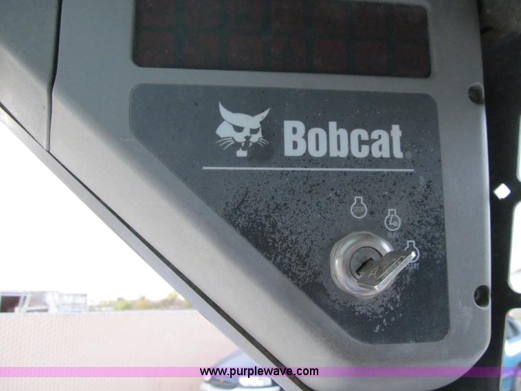 image for item D4806 2003 Bobcat T200 skid steer