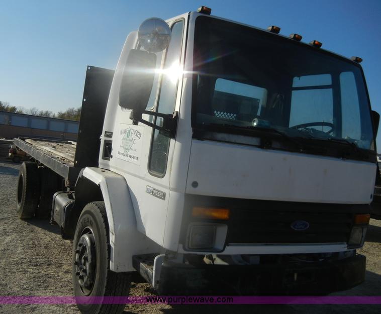 image for item D4904 1986 Ford CF6000 flatbed truck