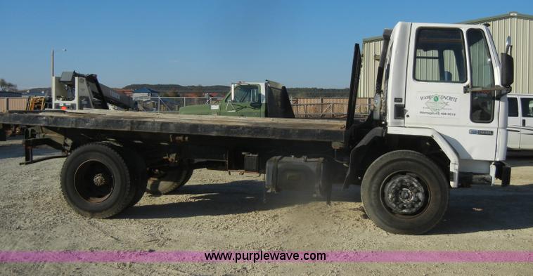 image for item D4904 1986 Ford CF6000 flatbed truck