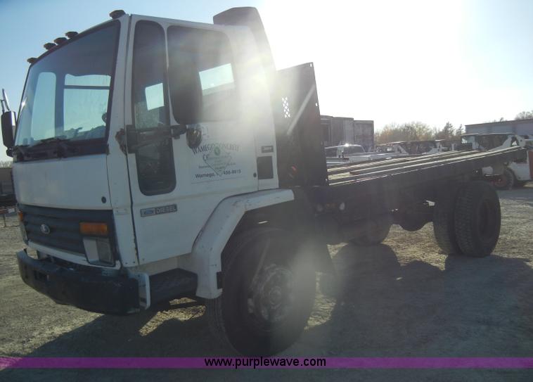 image for item D4904 1986 Ford CF6000 flatbed truck