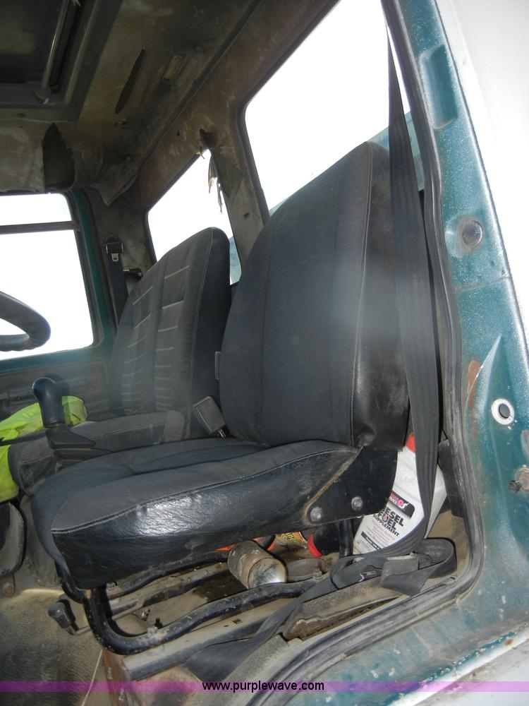 image for item D4904 1986 Ford CF6000 flatbed truck