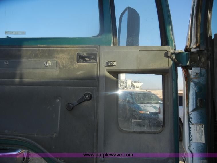 image for item D4904 1986 Ford CF6000 flatbed truck