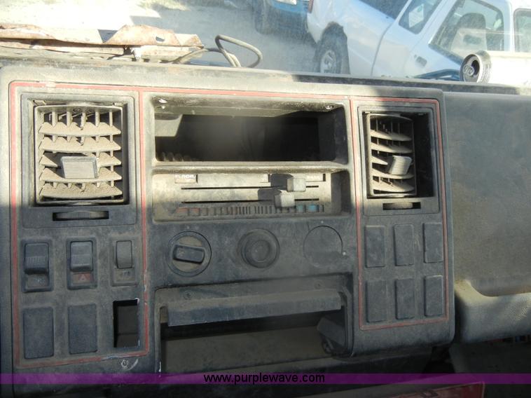 image for item D4904 1986 Ford CF6000 flatbed truck