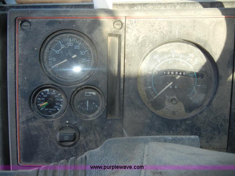 image for item D4904 1986 Ford CF6000 flatbed truck