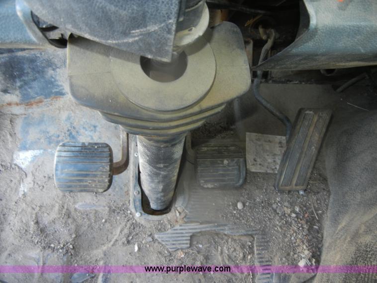 image for item D4904 1986 Ford CF6000 flatbed truck