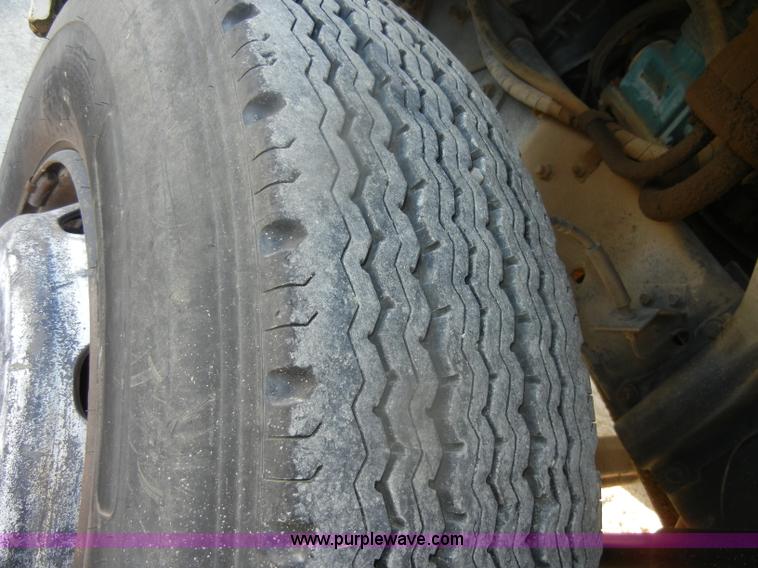 image for item D4904 1986 Ford CF6000 flatbed truck