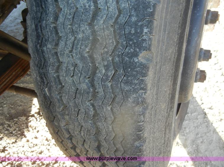 image for item D4904 1986 Ford CF6000 flatbed truck