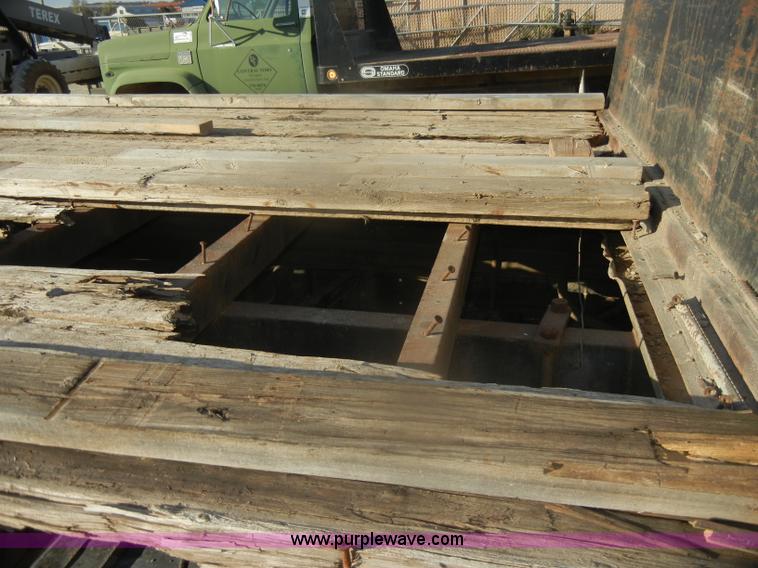 image for item D4904 1986 Ford CF6000 flatbed truck