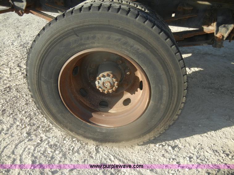 image for item D4904 1986 Ford CF6000 flatbed truck