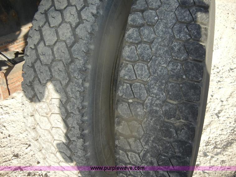 image for item D4904 1986 Ford CF6000 flatbed truck