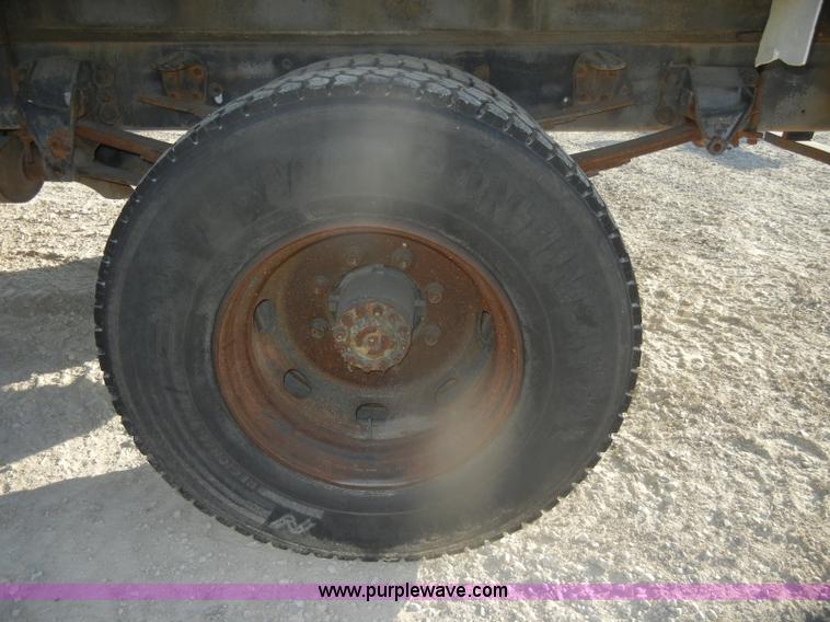 image for item D4904 1986 Ford CF6000 flatbed truck