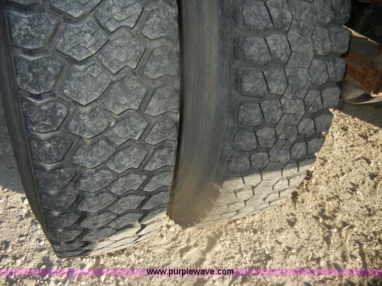 image for item D4904 1986 Ford CF6000 flatbed truck