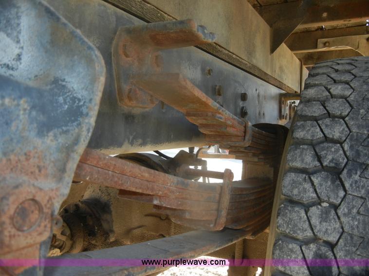 image for item D4904 1986 Ford CF6000 flatbed truck