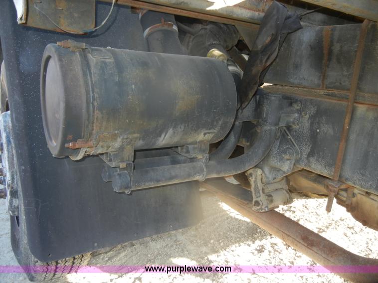 image for item D4904 1986 Ford CF6000 flatbed truck