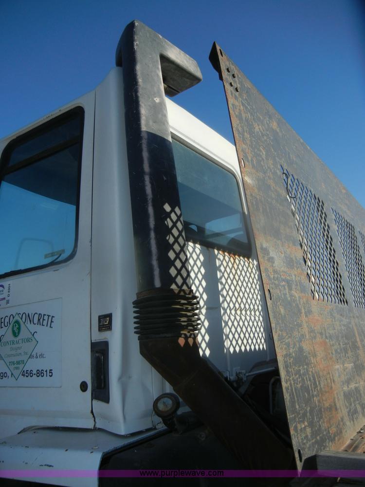 image for item D4904 1986 Ford CF6000 flatbed truck