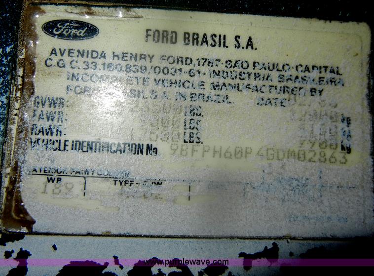 image for item D4904 1986 Ford CF6000 flatbed truck