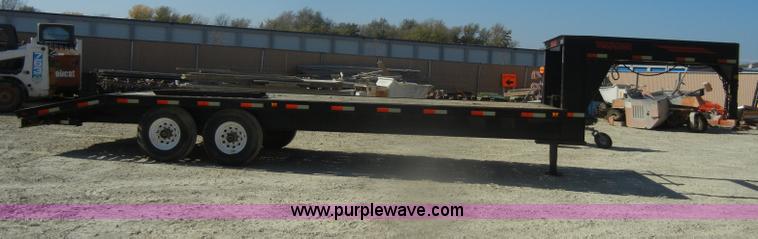 image for item D4914 1998 Travalong gooseneck trailer