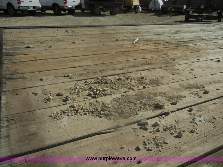 image for item D4914 1998 Travalong gooseneck trailer