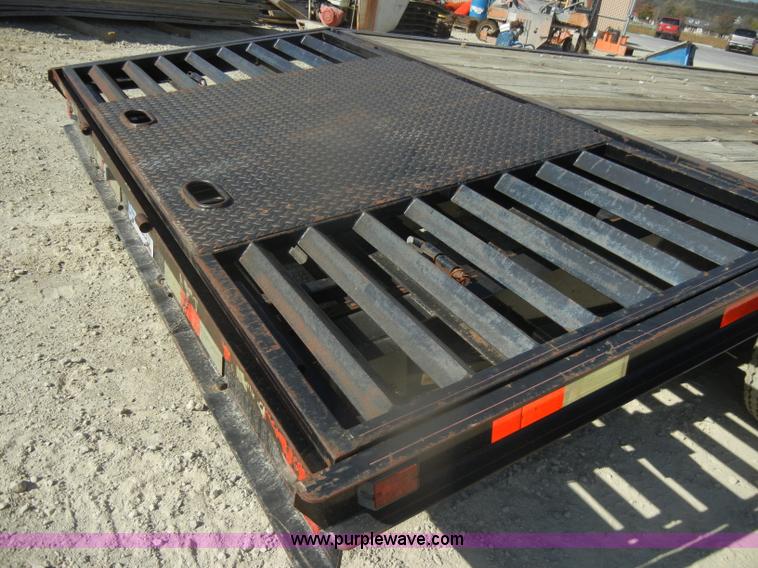 image for item D4914 1998 Travalong gooseneck trailer