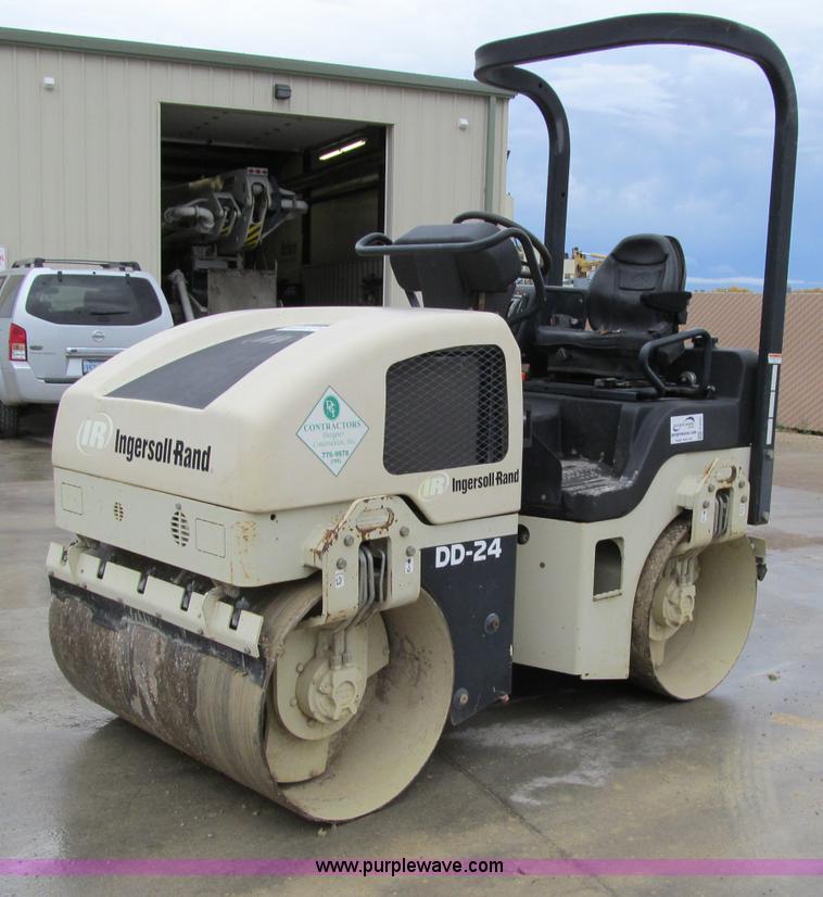 image for item F2521 Ingersoll Rand DD24 Dura-Pac vibratory roller