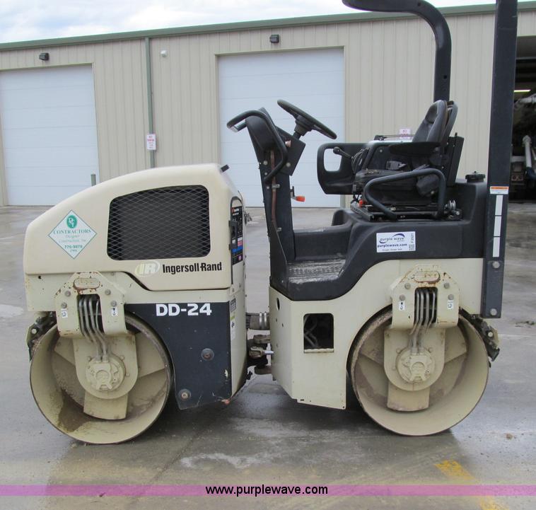 image for item F2521 Ingersoll Rand DD24 Dura-Pac vibratory roller