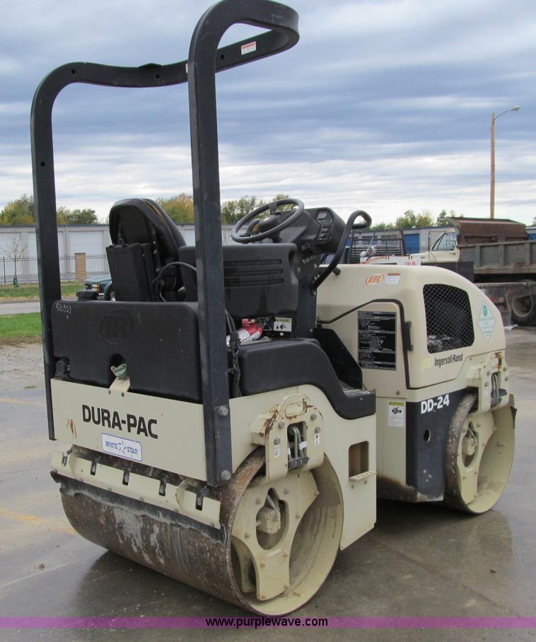 image for item F2521 Ingersoll Rand DD24 Dura-Pac vibratory roller