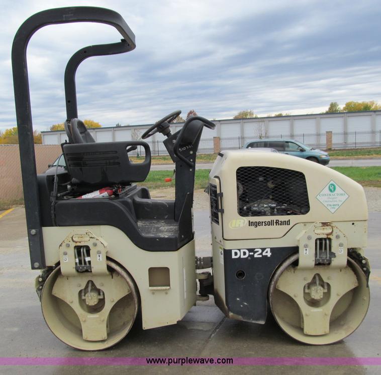 image for item F2521 Ingersoll Rand DD24 Dura-Pac vibratory roller