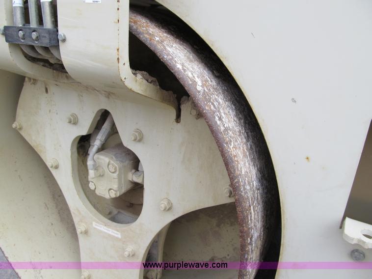 image for item F2521 Ingersoll Rand DD24 Dura-Pac vibratory roller