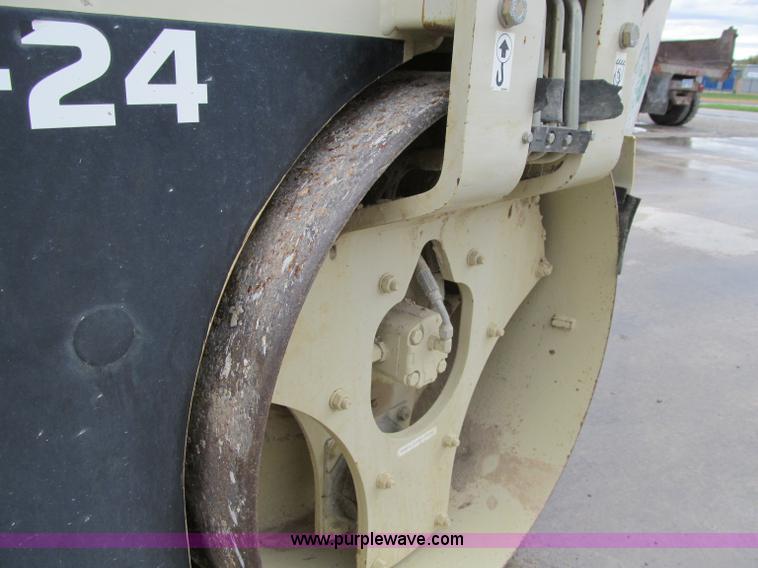 image for item F2521 Ingersoll Rand DD24 Dura-Pac vibratory roller