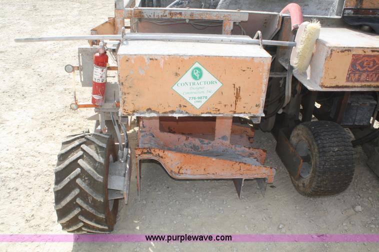 image for item F2711 MBW CG100 curb machine