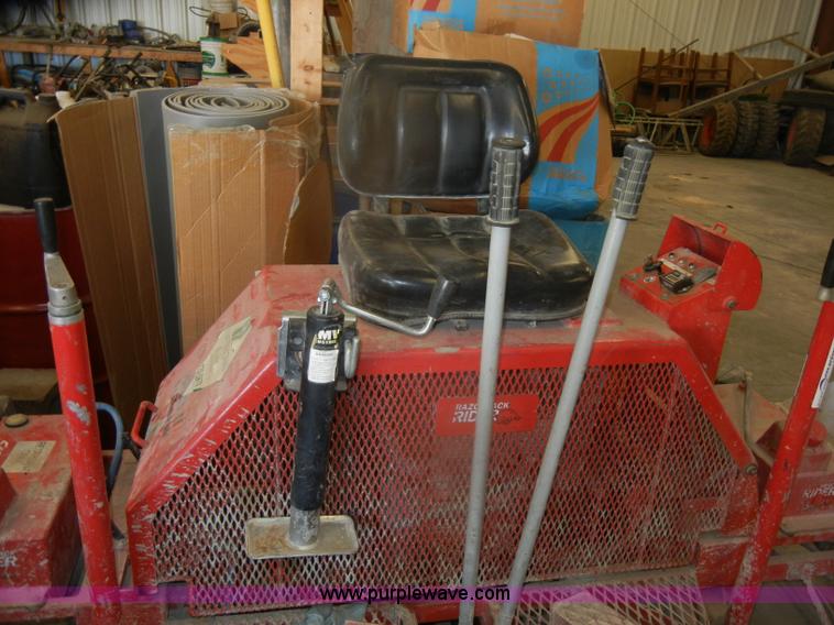 image for item O9590 1999 Razorback ride-on dual trowel