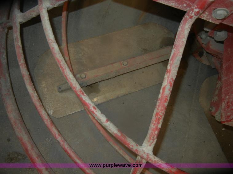 image for item O9590 1999 Razorback ride-on dual trowel