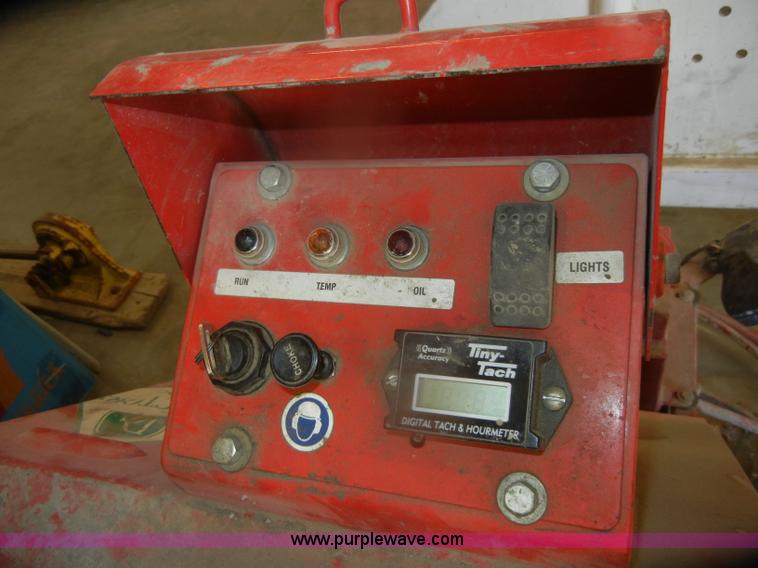 image for item O9590 1999 Razorback ride-on dual trowel