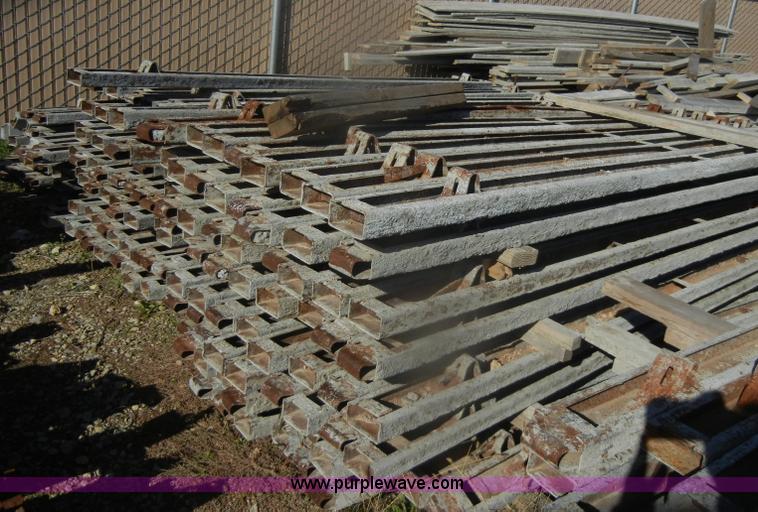 image for item O9613 Metal concrete street forms