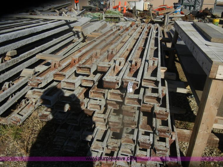 image for item O9613 Metal concrete street forms