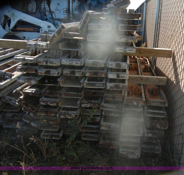 image for item O9613 Metal concrete street forms