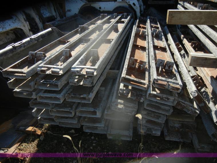 image for item O9613 Metal concrete street forms