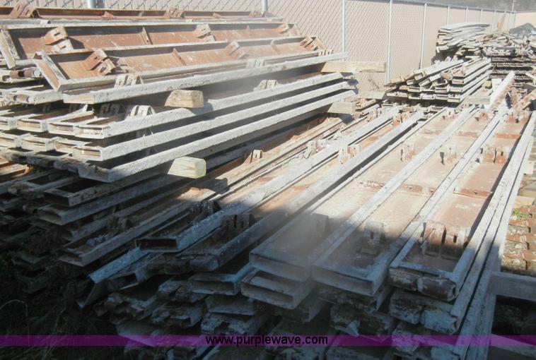 image for item O9613 Metal concrete street forms