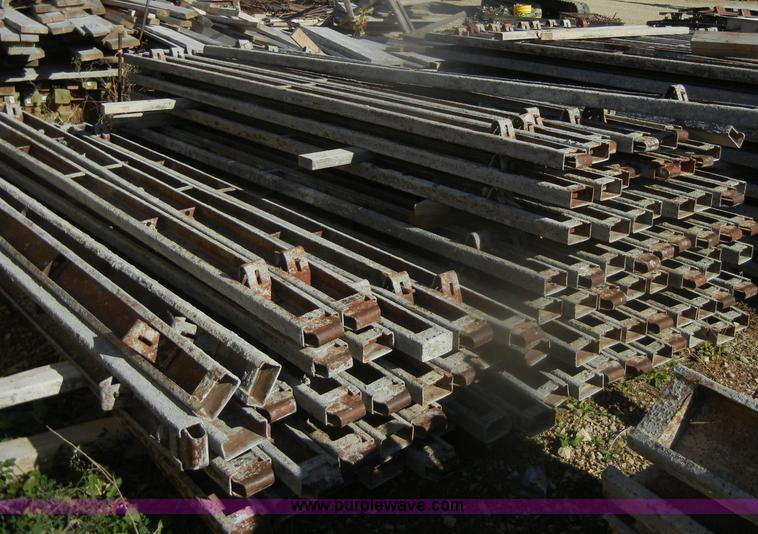 image for item O9613 Metal concrete street forms