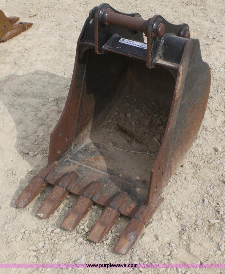 image for item U9665 Caterpillar 20" mini excavator bucket