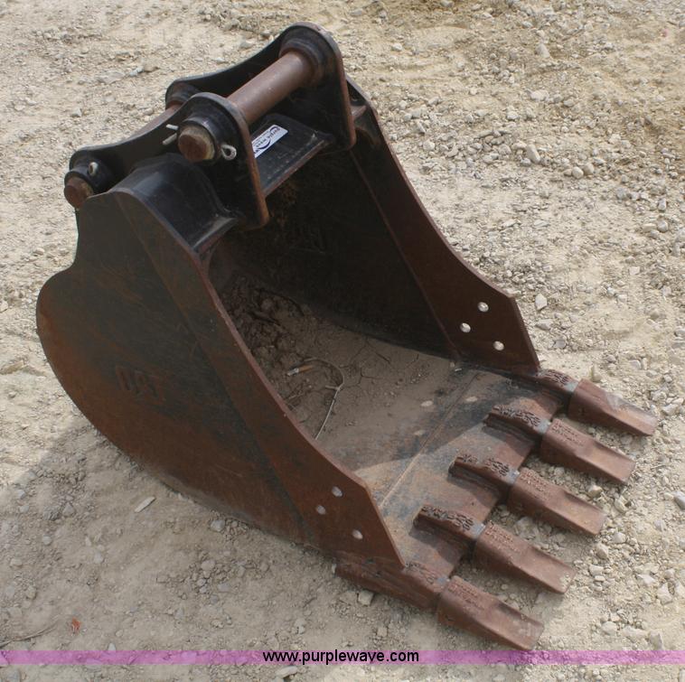 image for item U9665 Caterpillar 20" mini excavator bucket