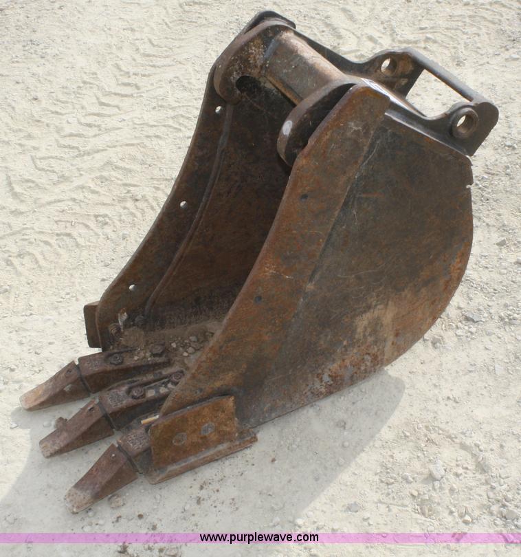 Bobcat 13" mini excavator bucket in Manhattan , KS Item U9668 sold Purple Wave